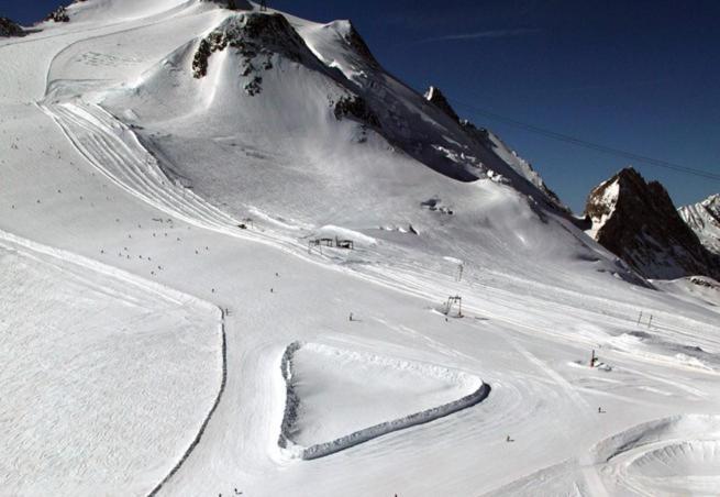 Charmant Studio Aux Pieds Des Pistes Vue Sur La Montagne ティニュ エクステリア 写真